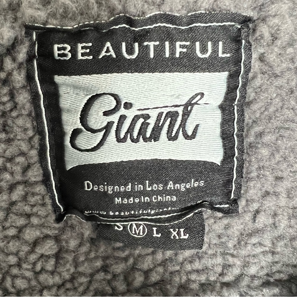 Beautiful Giant Men’s Jacket. Gray Sherpa collar style trucker button up jacket. - Picture 5 of 6